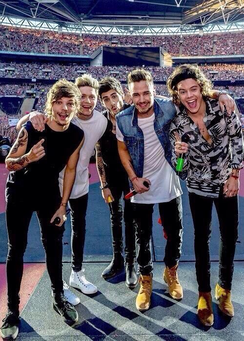 1dczechia's tweet photo. @AMAs I'm voting #OneDirection "Story Of My Life" (2013) for #AMAsFanFavorite performance https://t.co/XrhLcgFowl