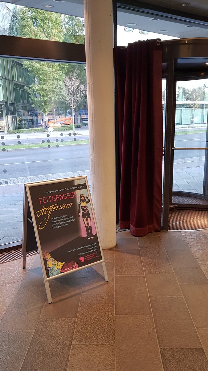 TomWappler's tweet photo. Erschöpft, aber glücklich. Erstes mitorganisiertes u. zus. mit einer tollen Kollegin geleitetes Symposium. Der 2. Tag brachte faszinierende Vorträge über Musikautomaten und -KI! Die Diskussionen waren schwungvoll 😊 Danke an alle Vortragenden u. Diskutanten! #etahoffmann https://t.co/zcMr0uH6iw