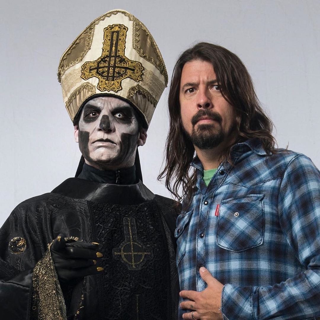 S1natical's tweet image. These photos are so funny to me because like, what is Dave doing here??