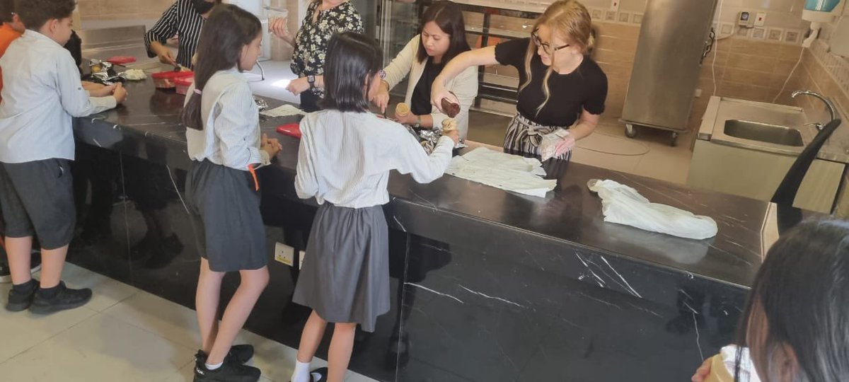 MsRebecca07's tweet photo. Year 5 had the coolest afternoon on Thursday being surprised with an Ice Cream Treat! This was well deserved after winning the Bug club reading competition overall during Term 1 and for 5 weeks running! 🍦📚#readingcompetition #superstarreaders #endoftermtreat https://t.co/FIYOqhe1Pg