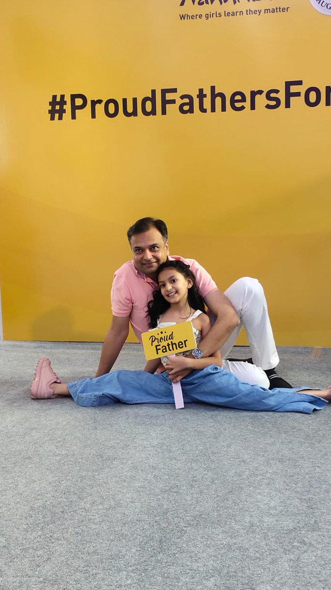 एक कारण के लिए एक तस्वीर!
#ProudFathersForDaughters एक अद्भुत पहल है जहां जाने-माने फोटोग्राफर पिता और बेटियों को क्लिक करते हैं, जिससे एक लड़की की शिक्षा संभव होती है।