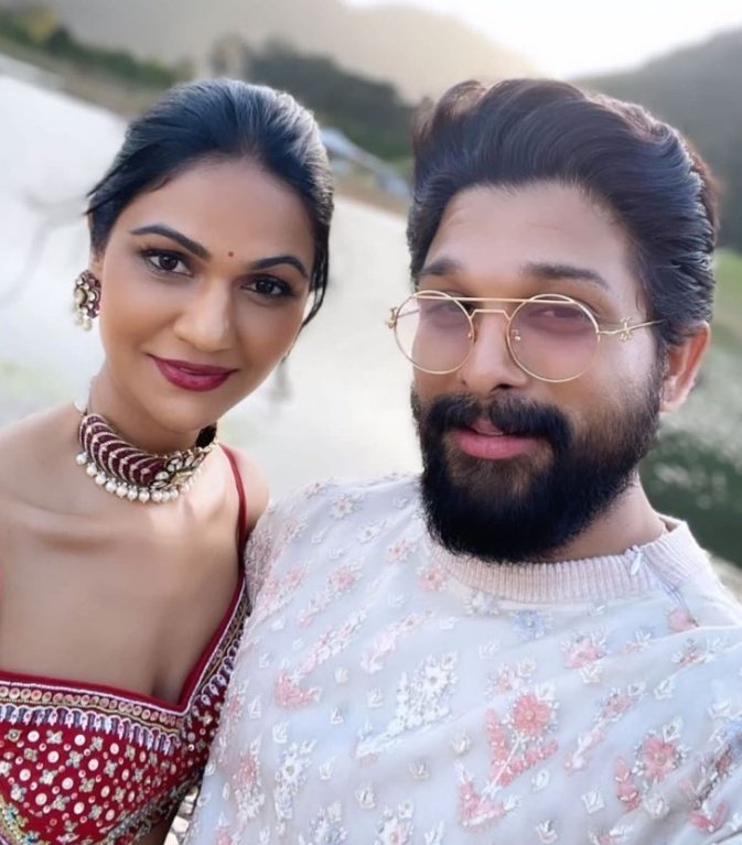 TeamAATE's tweet photo. Adorable 😍🤍

@alluarjun #AlluSnehaReddy https://t.co/QuQSas5Skn
