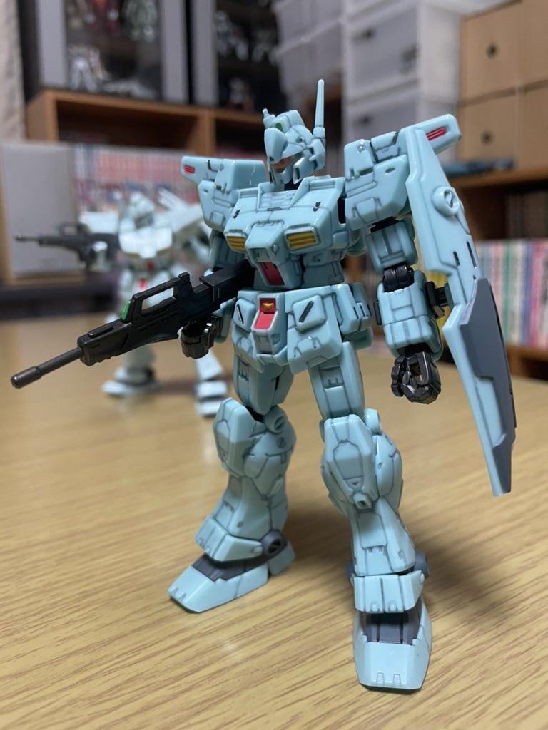 Cb9Shio's tweet image. 早朝は雨降る詐欺だったけど
家庭内雑用が捗ったからいいか…
とか呟きながら１点完成した😑
我が家の夕飯で鍋奉行を仰せつかい
今から下準備キッチンドランカー⁇😇
#GFRAME #fa03 #ジムカスタム #HGUCと大きさ変わらない #やっぱり墨入れ面倒 #パワードジムもイイ