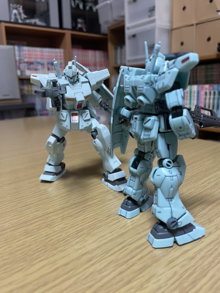 Cb9Shio's tweet image. 早朝は雨降る詐欺だったけど
家庭内雑用が捗ったからいいか…
とか呟きながら１点完成した😑
我が家の夕飯で鍋奉行を仰せつかい
今から下準備キッチンドランカー⁇😇
#GFRAME #fa03 #ジムカスタム #HGUCと大きさ変わらない #やっぱり墨入れ面倒 #パワードジムもイイ