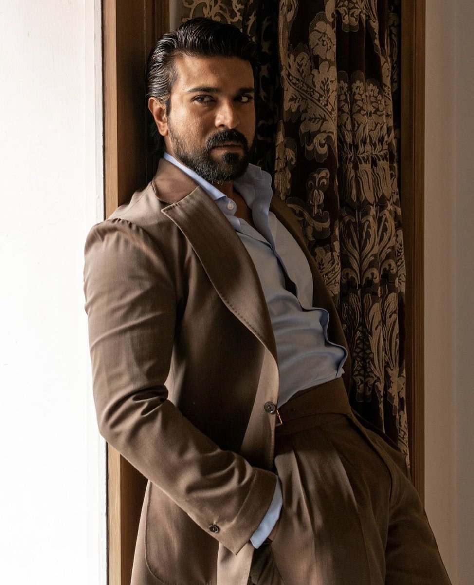 Hayeshere7's tweet photo. Can I Get 100 Rts?
#ManOfMassesRamCharan 
@AlwaysRamCharan #RC15 https://t.co/iaYdANlCts