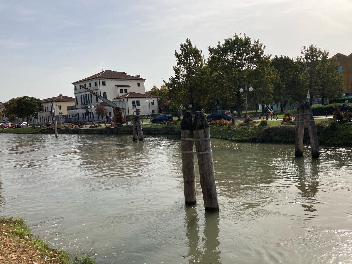 GrandTouristUK's tweet photo. A journey thro’time meandering along Naviglio di Brenta to admire #Palladian style villas of 16th Century architect Andrea Palladio #Stra #Dolo #Malcontenta #Fusina heading towards Venetian Lagoon history revealed #grandtourist #VillaPisani #Badoer #Venice https://t.co/SlsDkSHPyr https://t.co/ppiSh1qSpL
