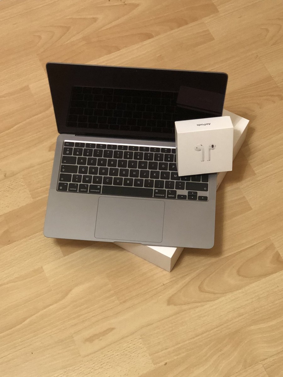 #CONCOURS Un MacBook Air M1 + AirPods à gagner  !

Pour participer : RT +  Follow + Commente ( je participe)

T.A.S dans demain à 18h.