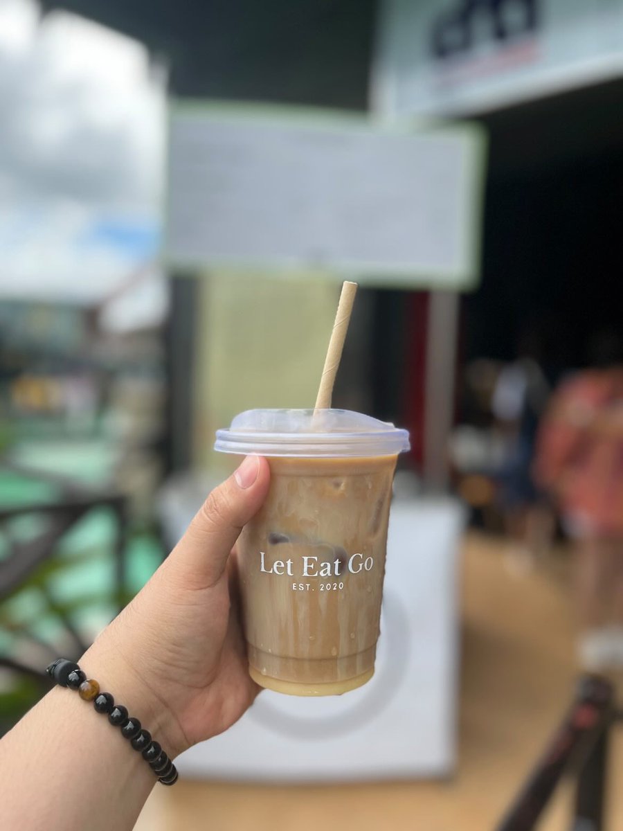 leteatgoph's tweet photo. This is the sign you’ve been looking for: Let Eat Go
📸: @abcdeankim
#LetEatGoFeatures
#IcedCoffee
#WhiteMocha
#LetEatGo https://t.co/SFb0M5WrkN