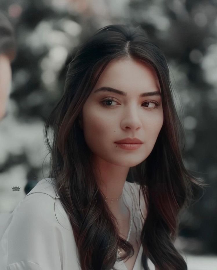 تبدأ
فكرة التخلي عندما تعتاد على
عيش اللحظات السيئة وحدك ♥️.