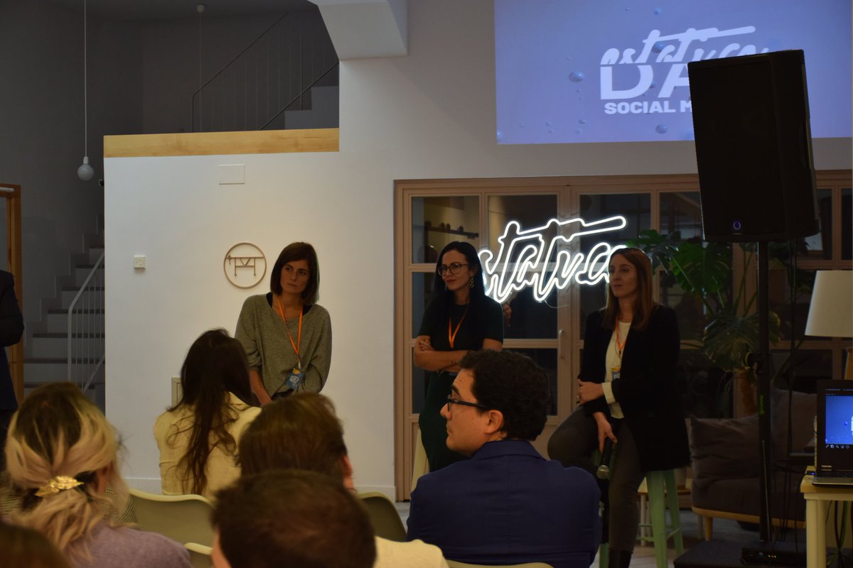YoEnredada's tweet photo. Ayer estuve en #estaticoday en una mesa redonda sobre Redes Sociales... Y tuve el gusto de compartirlo con Noa de https://t.co/zBayTrjm5y y Tamar de Farmacia RegoLodos ‼️

Gracias @estati_co por organizar algo tan chulo y necesario para este mundillo 🔝 https://t.co/XleIUm8msU