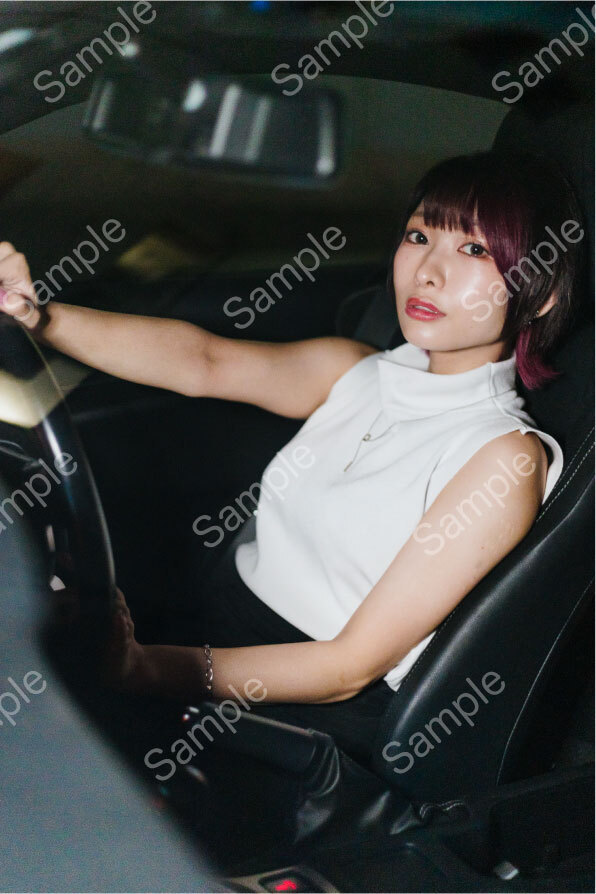 えっちゃん初の写真集ー！！ チラ見せが色んな意味でチラ見せ！！🫣✨