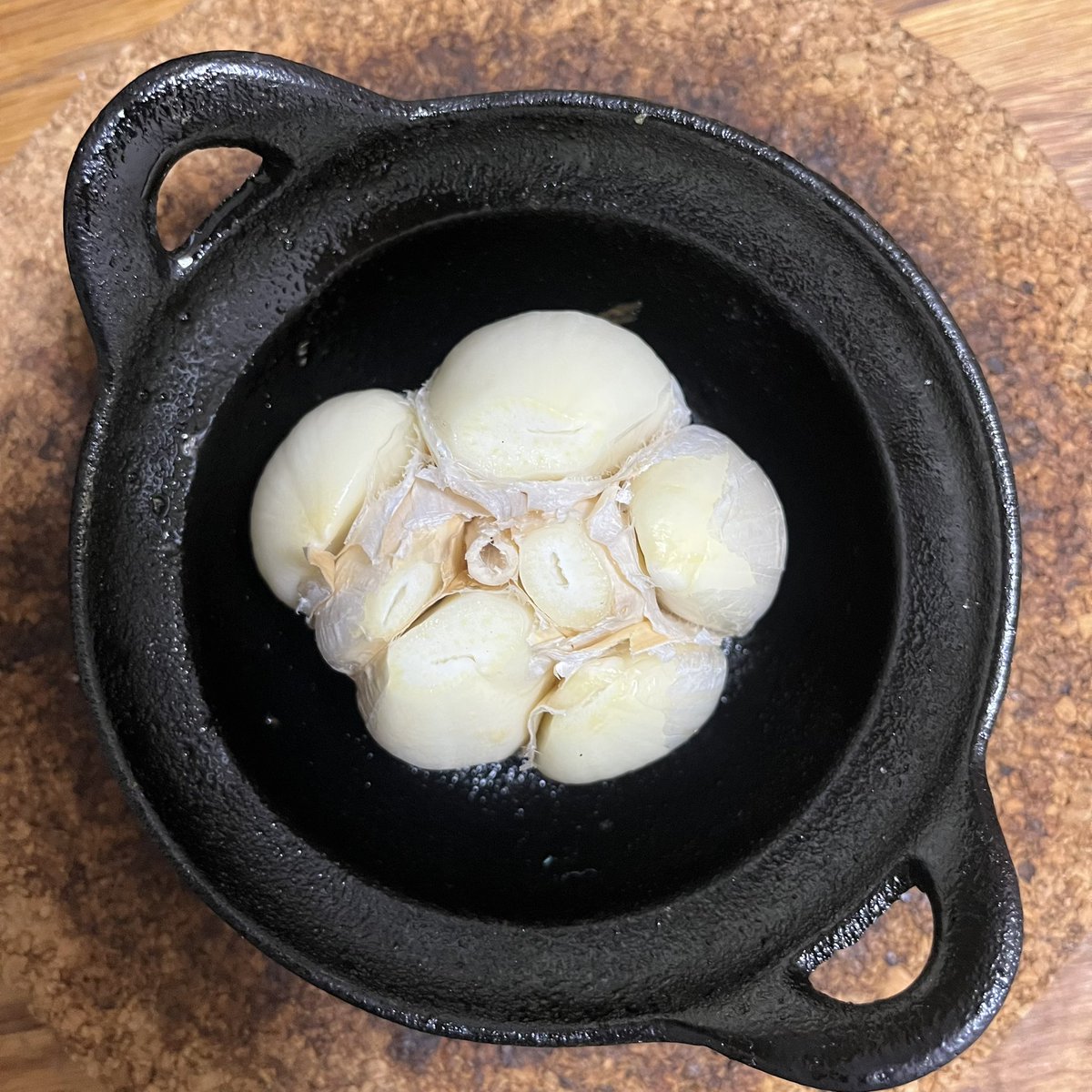 msno1983's tweet photo. 焼きニンニクうまい🧄
#釜浅商店
#南部寄せ鍋
#ニンニク料理
#garlicfire
#男子ごはん https://t.co/JyyMS1fXPy
