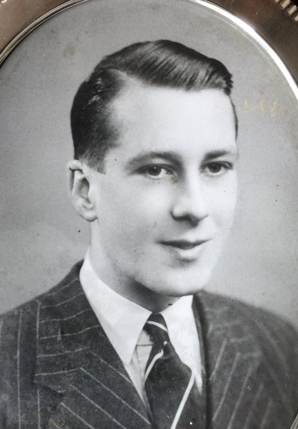 In 1942, 23-year-old Patrick Booth lost his life in the cold waters of the North Atlantic. Eighty years later, Patrick's nephew – Jonathan Betts – performed a sad commemoration. 

There's a hidden horological component to this tragic tale. Read on...

ahsoc.org/blog/