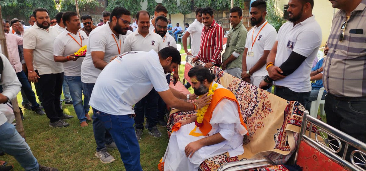 Vrajrajkumarji1's tweet photo. Blessed Freedom Group Mega Blood Donation Camp in Manjalpur.
Mayor Keyurbhai Rokadia,
BJP Vadodara Pramukh Dr Vijaybhai Shah, Alpeshbhai Limbachiya and Dr Hemangbhai Joshi were present.
#freedomgroup #vrajrajkumarji #vyo #manjalpur #BloodDonation https://t.co/2S2pVUYgW3