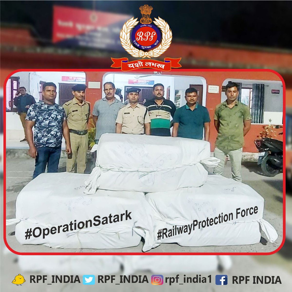 RPF_INDIA's tweet photo. Following specific input regarding smuggling of foreign-made shoes through rail,  #RPF New Jalpaiguri checked and seized 240 pairs of foreign made shoes worth Rs 7.2 lakhs illegally booked for transportation from Kamrup Express.
#OperationSatark #SentinelsOnRail https://t.co/ahibA9ur0m