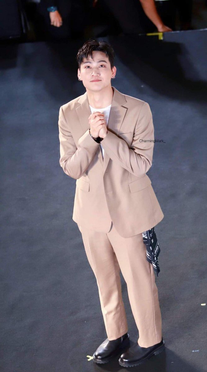 ชอบสายตาเวลาเค้ามองแฟนคลับจังเลย มองแบบขอบคุณจากใจจริงๆ ความจริงใจ ออกทางแววตาเลยอ่า รู้เลยว่าแจบอมซึ้งใจมากๆ 🥹🥹

#JAYB #제이비