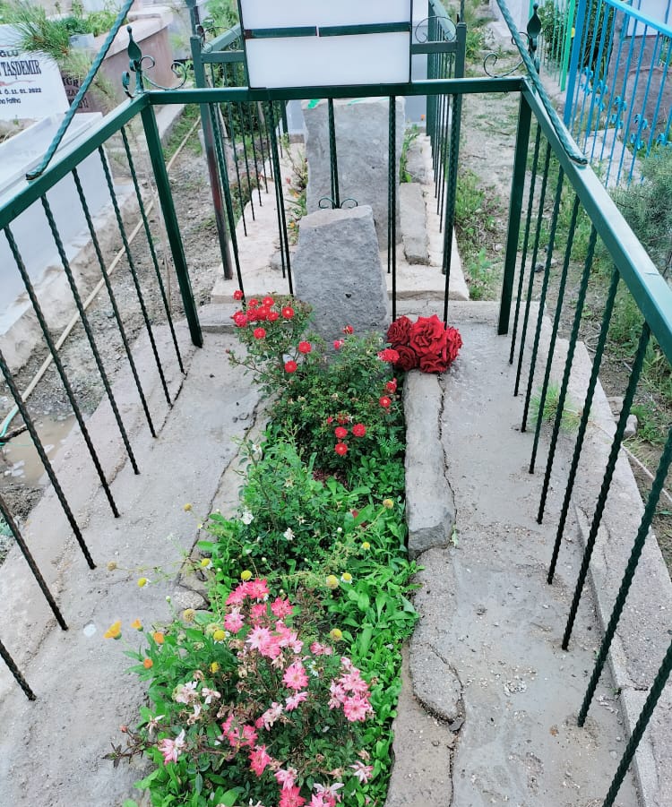 • ama ölüm tüm denklemleri bozuyor...