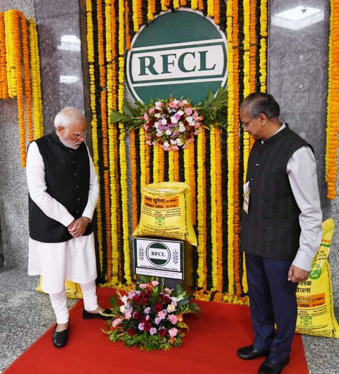 HamaraGDK's tweet photo. Hon'ble PM Shri.@narendramodi Ji Dedicated to the Nation The RAMAGUNDAM FERTILIZERS &amp; CHEMICALS LIMITED in Ramagundam Yesterday.
#TelanganaThanksModiJi #Ramagundam #RFCL #Telangana #RamagundamFertilizersandChemicalsLimited #NarendraModi #HamaraGodavarikhani #Godavarikhani https://t.co/IQBKiKdxw2