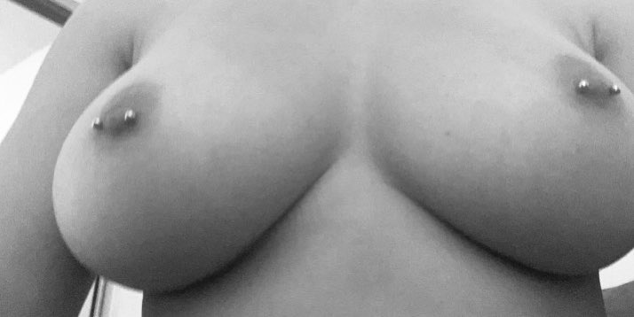 MommyViha's tweet photo. Pathetic mutt, I bet you want too play with these~

•

I am selling content! Message me if interested. https://t.co/vvgiUG5AoO