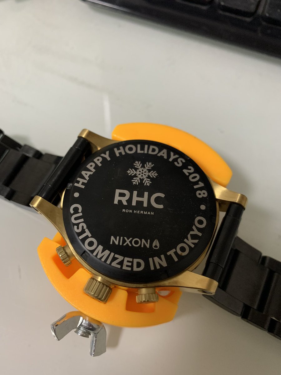 4Q_climber_Shin's tweet photo. 昔、RHCロンハーマンみなとみらい店で行われたNIXON custom barにてカスタムオーダーした51-30chrono⌚️
バッテリー交換をNIXON Japanへ送るのも面倒なので、自分で交換してしまうスタイル😎👍
#NIXON #custombar #RHCロンハーマン https://t.co/tIZp5k89et