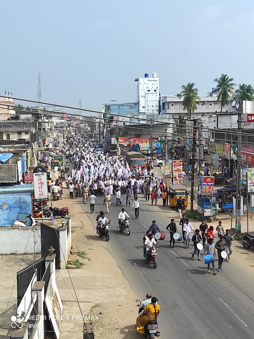 iamYSrinubabu's tweet photo. కృతజ్ఞత ర్యాలీ రాజోలు లో @chelluboinavenu
Garu
#APcmYSjaganCares #settibalija #BCWelfare #ChelluboinaVenu #ToddyPolicy2022 #gouda #Geethakarmikulu #గీత_కార్మికుల #శెట్టిబలిజ #గౌడ https://t.co/ggXDDpYxEw