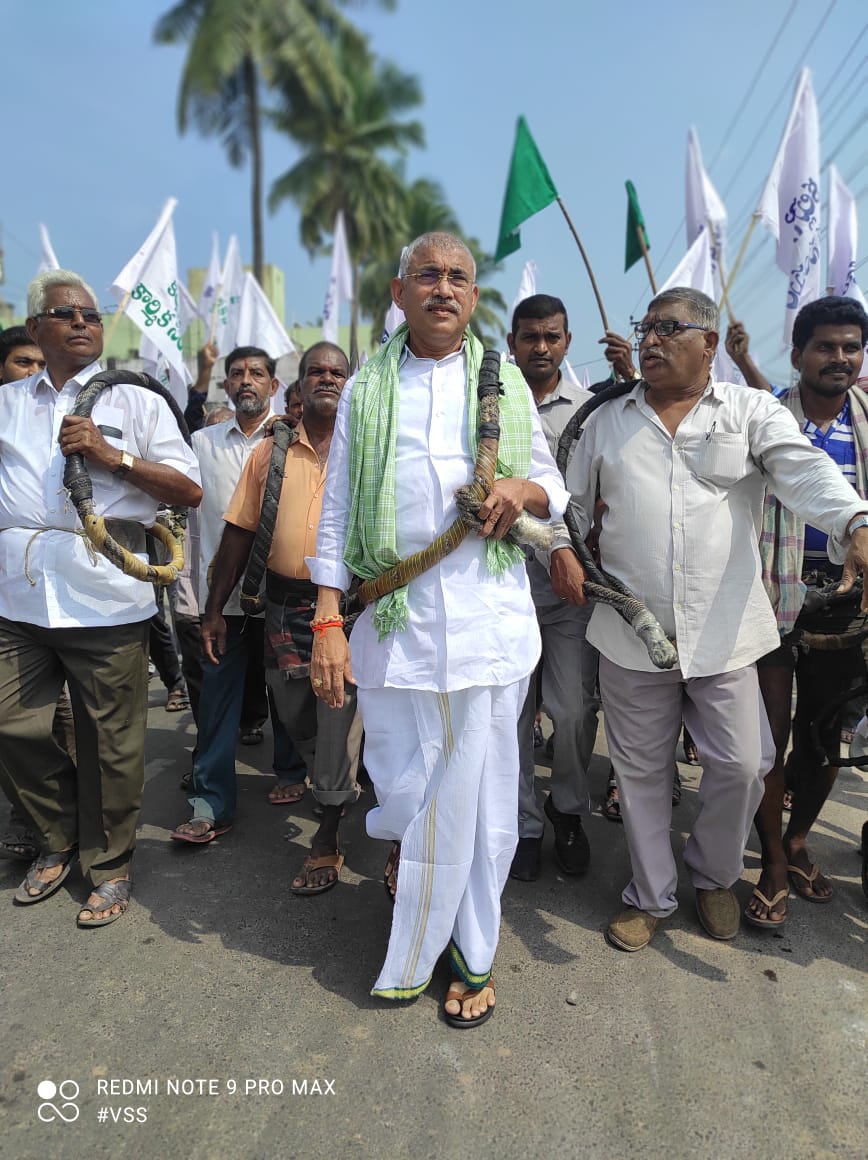 iamYSrinubabu's tweet photo. Cm జగన్ కృతజ్ఞత ర్యాలీ రాజోలు లో @chelluboinavenu
Garu @ysjagan
#APcmYSjaganCares #settibalija #BCWelfare #ChelluboinaVenu #ToddyPolicy2022 #gouda #Geethakarmikulu #గీత_కార్మికుల #శెట్టిబలిజ #గౌడ https://t.co/Stxeu9KAda