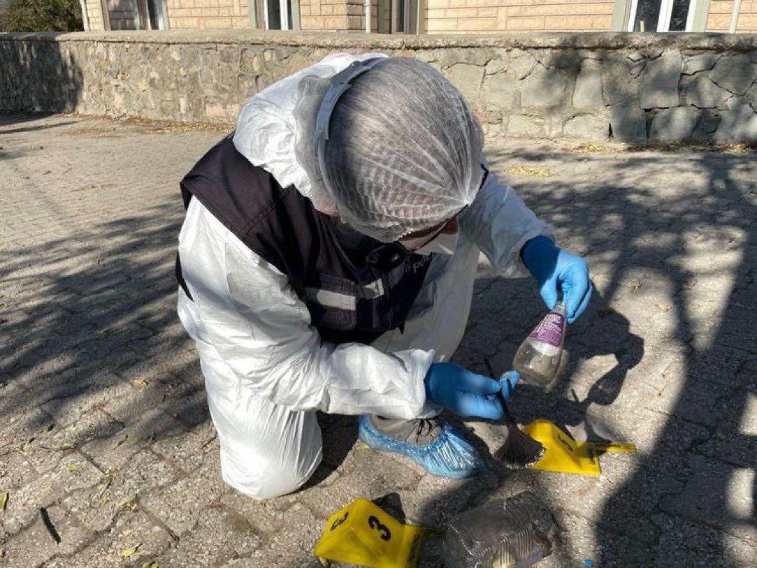 Isparta Emniyet Müdürlüğü, umuma açık alanları kirleten kişileri atıklardaki parmak izlerinden tespit ederek haklarında adli işlem başlatma kararı aldı.