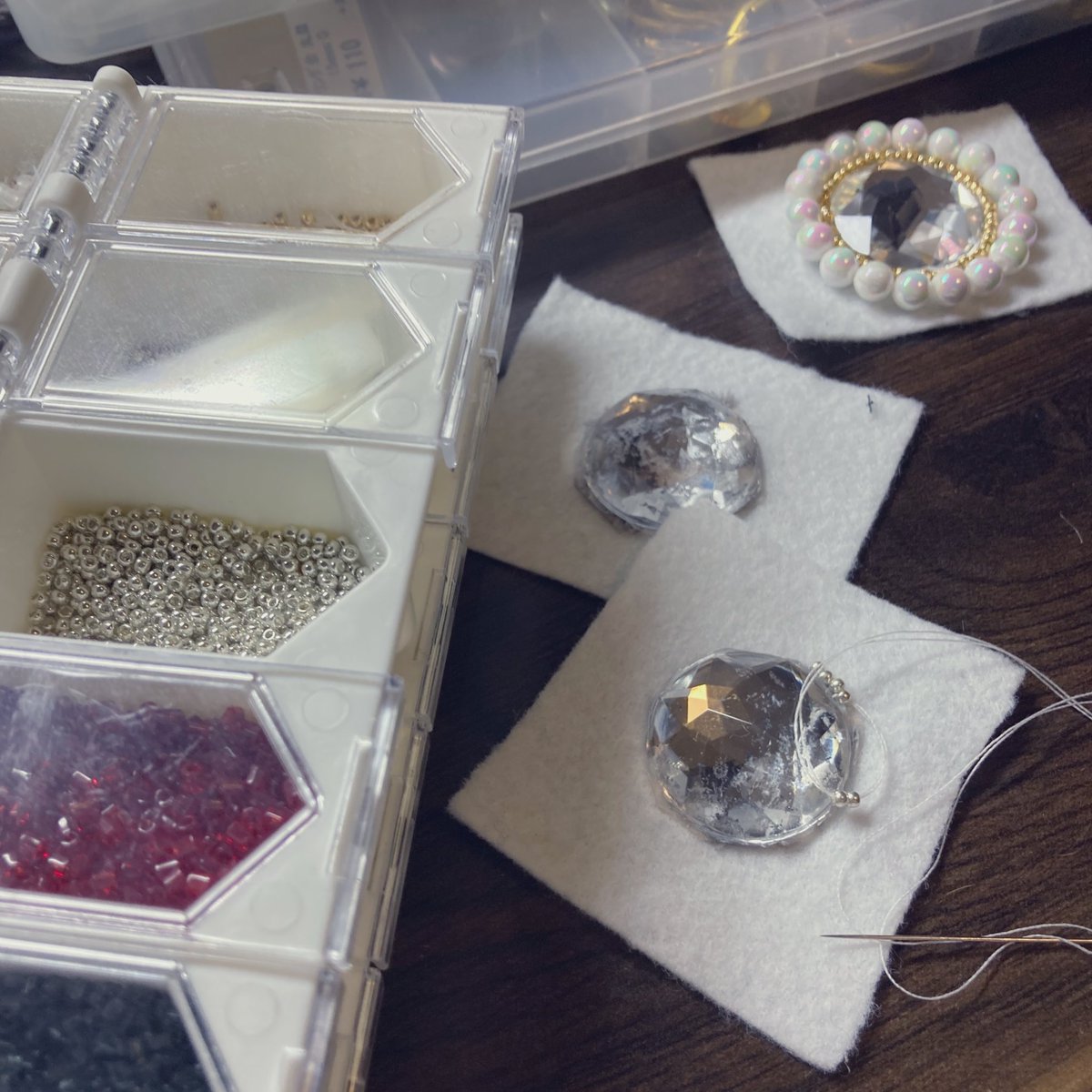 cadre_accessory's tweet photo. この勢いでいつもの刺繍に戻ります🪡 https://t.co/wJunLCVwR2