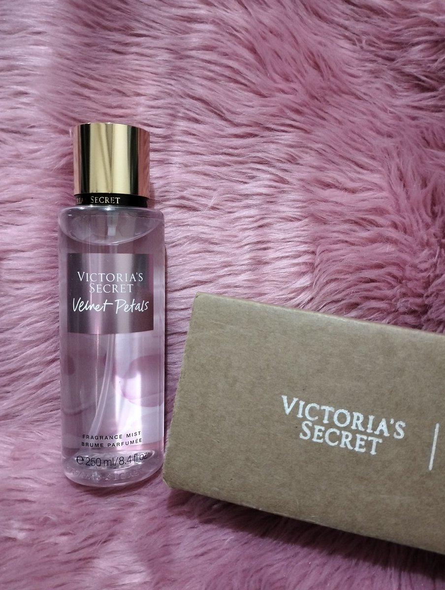 ryulovestxt's tweet photo. wts lfb vs ph

#kaisells

Original Victoria's Secret from Canada (with box)- 700 each 

And

Original Pink Earth (with box)- 700 each

— payo/ 3 days

More perfumes 👇

reply or dm to claim✨

Ps:
Perfume vs Victoria's Secret original https://t.co/KrEtD1Gj0J