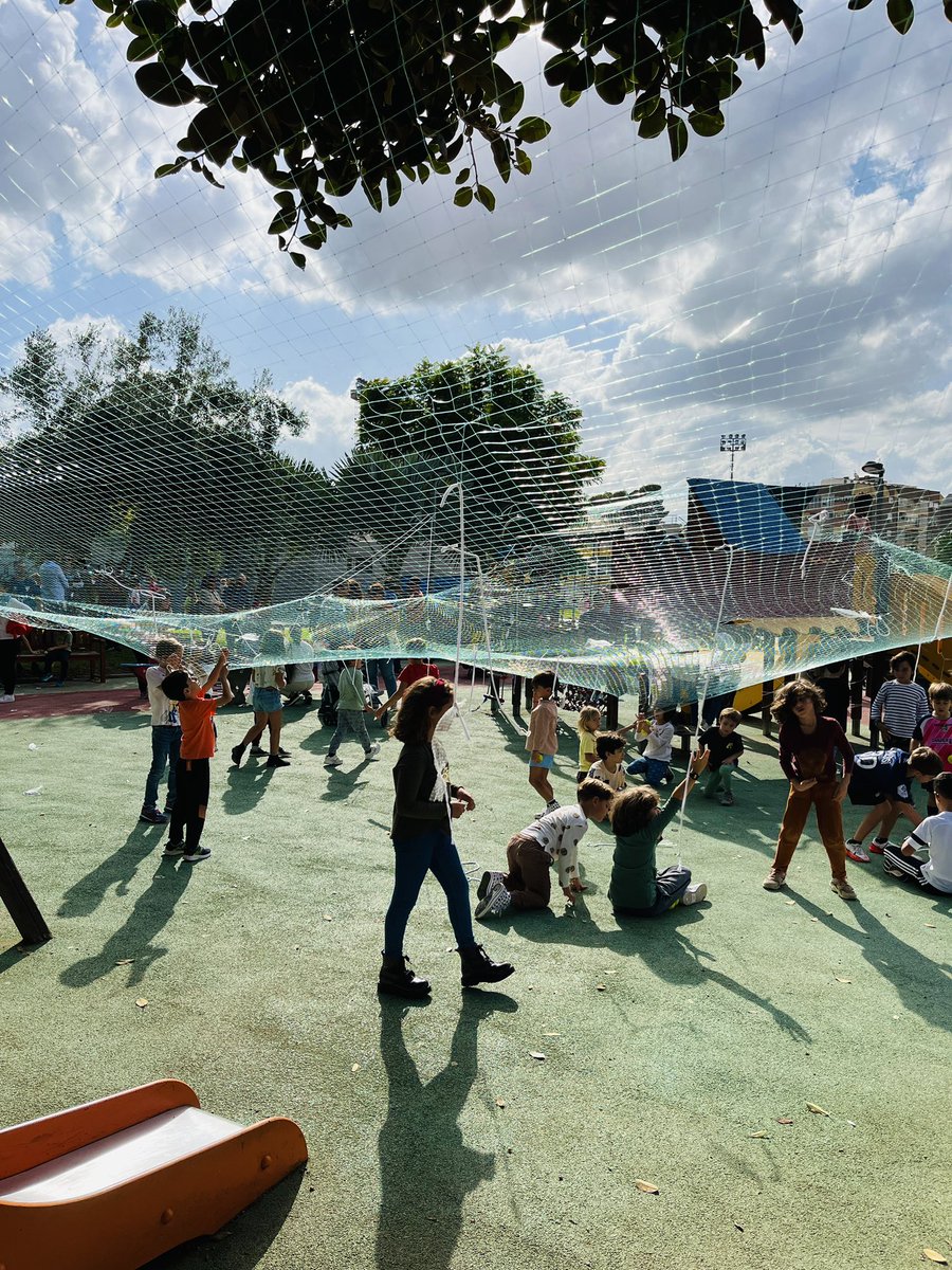 EeiHazim's tweet photo. Recogiendo novedades para nuestros Programas de Innovación en El Jardín Secreto Festival: Familias, arte, educación y sostenibilidad en una simbiosis. Gracias a @AytoMurcia por este eventazo y a @EMPI_Infantil  por enseñarnos LEC, esta maravillosa iniciativa a la que sumarnos. https://t.co/jlUxYpI7cd