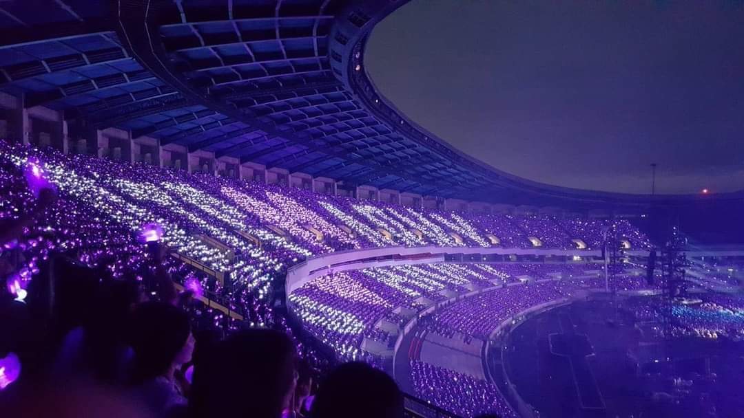 btluvs0613's tweet photo. It has been 6 years since Taehyung-ieee blessed us by introducing the precious phrase " I PURPLE YOU" with a beautiful meaning that impacted the whole world.🥺💜
HAPPY PURPLE DAY 💜
#HappyPurpleDay
#IPurpleYouDay
#6yearswithpurplelove
#IPURPLEYOUBTS
#borahaeBts https://t.co/Ym2L31KTJk
