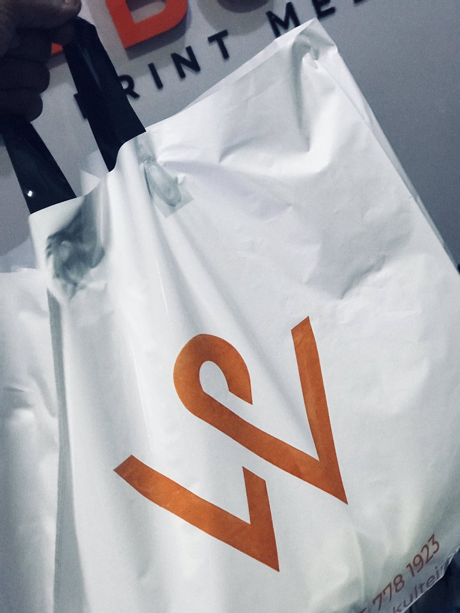 abujaprintmedia's tweet photo. Loop hand glossy nylon bags available in Large, Medium and small sizes 
#AbujaTwitterCommunity #abujaprinting #printing #abujacommunity #Abuja https://t.co/8wVaszwUX1