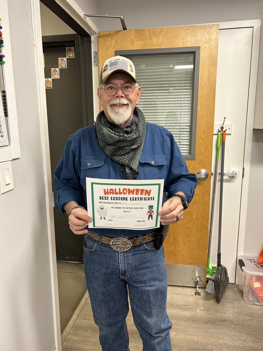 kaleyaker3315's tweet photo. Late post, oops! Congratulations to our costume contest winners, Michelle and Mike! 🧡 #Halloween2022 https://t.co/ZDcCVooygK