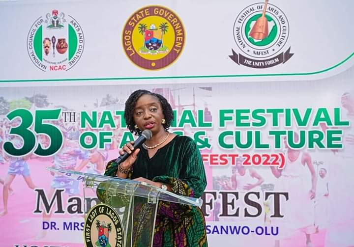 OyoNews1's tweet photo. ...Presents Laptops, Tablets to Outstanding Participants

Lagos State First Lady, Dr. (Mrs.)  #FirstLady #LagosState #LagosStateGovernment #NAFEST

https://t.co/LXT3pUtOst https://t.co/HT3GZyd6AG
