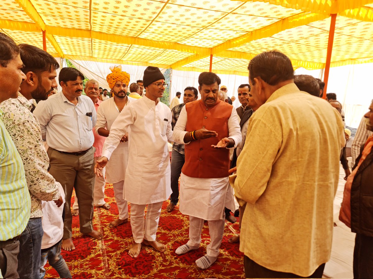 Rajeshm19791's tweet image. हुजूर के लोकप्रिय विधायक आदरणीय श्री रामेश्वर शर्मा जी भेरोपुर वार्ड 85  दागी परिवार के रसोई में समलित हुए
#rameshwarsharma
#tejsingh
#maheshtiwari
#vikramsingh
#virendrsingh
#rajeshmishra