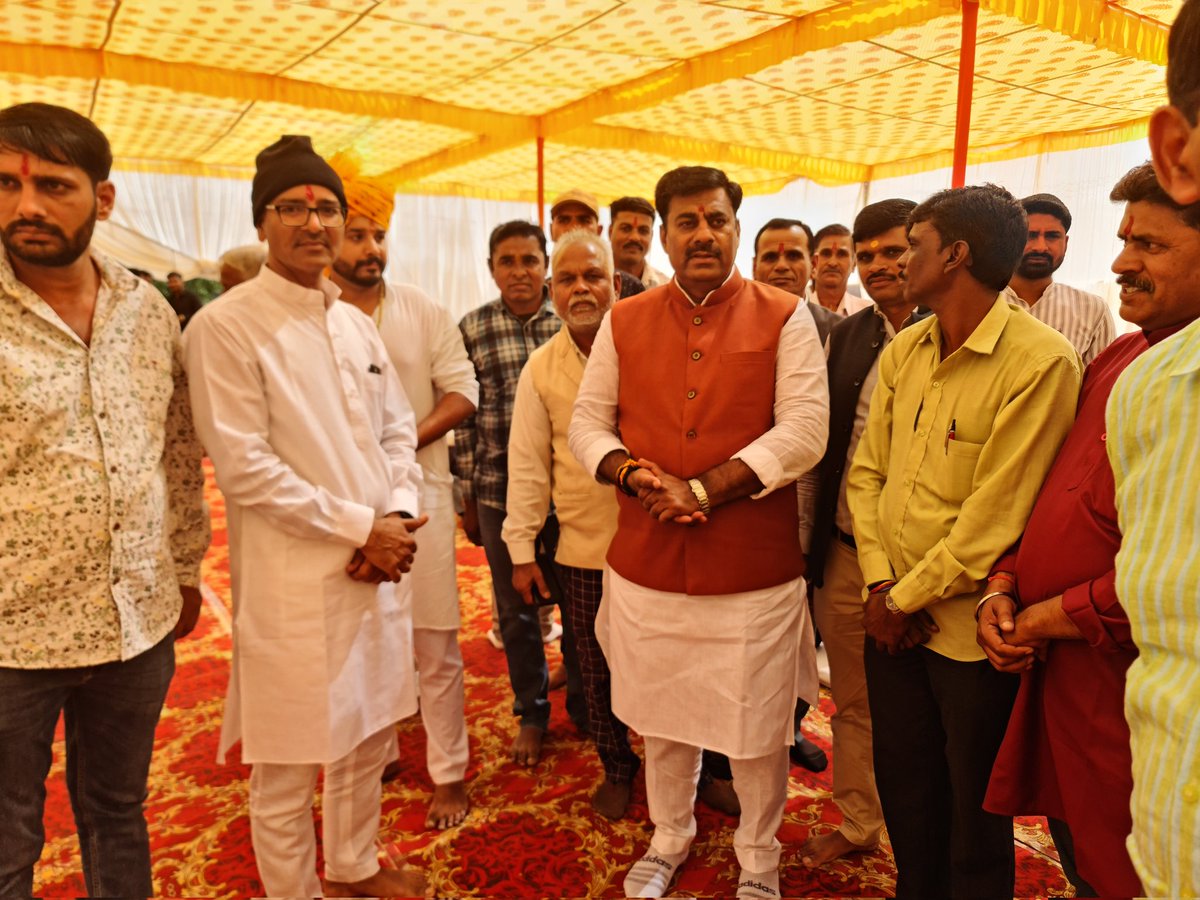 Rajeshm19791's tweet image. हुजूर के लोकप्रिय विधायक आदरणीय श्री रामेश्वर शर्मा जी भेरोपुर वार्ड 85  दागी परिवार के रसोई में समलित हुए
#rameshwarsharma
#tejsingh
#maheshtiwari
#vikramsingh
#virendrsingh
#rajeshmishra