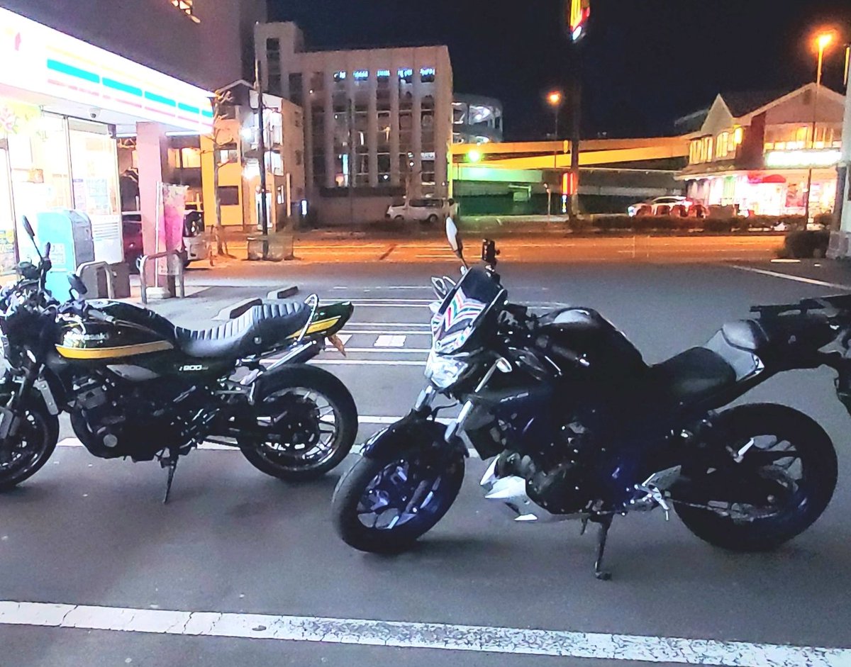 kanayanmt25's tweet photo. そいえば、何故かバイクが増えてたので

名前：かなやん
性別：♀️
年齢：40代
車種：MT-25(16) XSR900(22)
住み：東京
好き：高速道路 キャンプ 焚き火
苦手：峠 直管マフラー

ほぼソロツーしてます…

 #バイク乗りとして軽く自己紹介 
 #バイク乗りと繋がりたい 
 #バイク女子 
 #バイクBBA https://t.co/baqSV4ZoFn