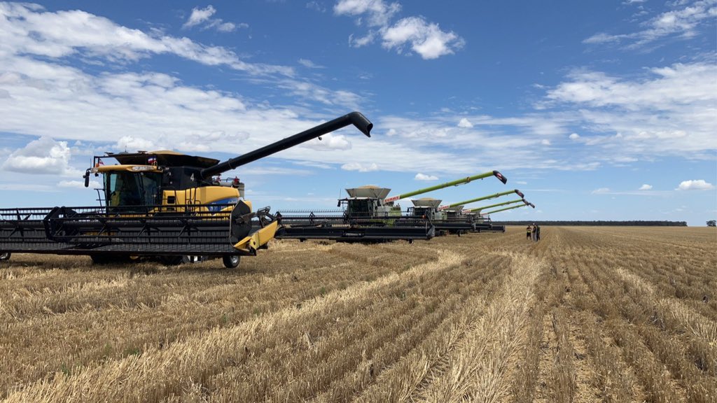 ChrisDeGroot16's tweet photo. @jwlepelaar @MerlijnVermue @RijkJoost @Tractorspotter Ook de zon op het voorraam @jwlepelaar 😉 https://t.co/dAfFsEykWV