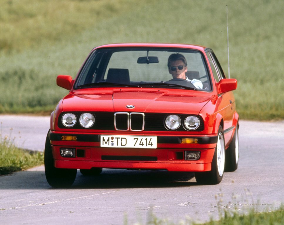 gsmales's tweet photo. Your regular, and increasingly essential, reminder that BMWs used to look like this. #BMW #1980s #ClassicCars https://t.co/PIFC3pPBSg