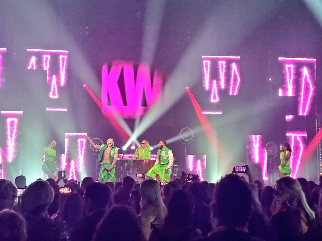 Rob_Murray92's tweet photo. Sir Lenny Henry, Kimberly Wyatt, Boyzlife and Clean Bandit performing to 1,600 people - @TCworldwide sure knows how to put on a gala dinner #TCConf22 https://t.co/jqrGl7Sgcx
