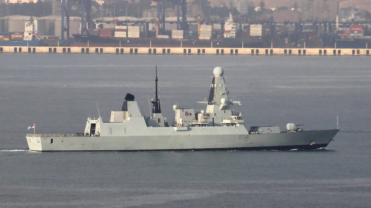 NavyLookout's tweet photo. .@HMSDefender arriving in #Gibraltar this morning

#UKResponseGroup heading westward in the Mediterranean. HMS Albion left Mata yesterday.

#Achillean 

Via @key2med https://t.co/HwGHnVE7B7