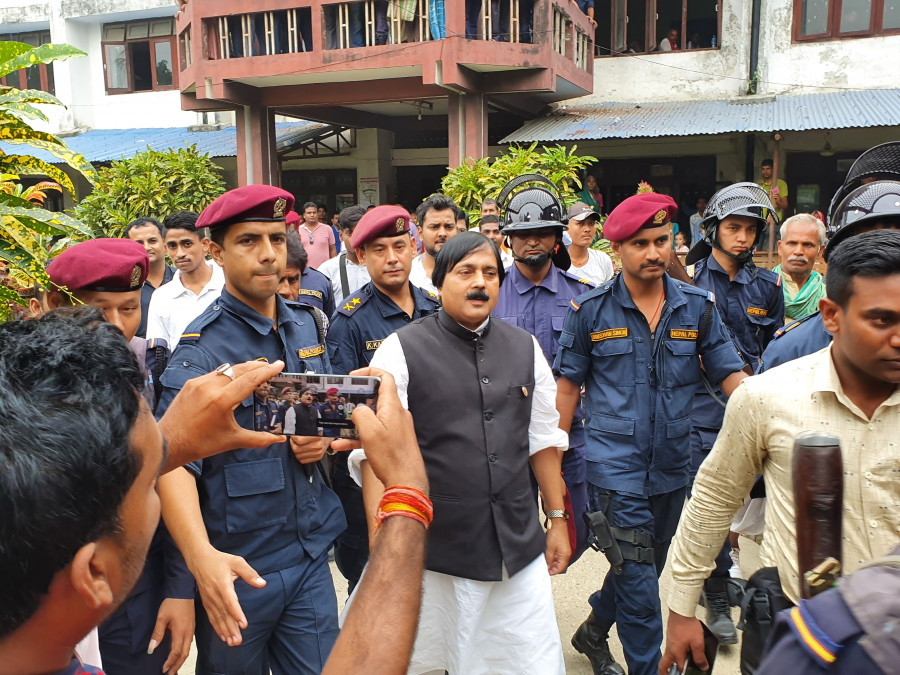 जुन पार्टी र सरकार ले यिनको समर्थन गर्छ तेसैले हाम्रो कसरि विकास गर्ला 
घन्टी लौरो सुइ सबै लाई जिताई सुर्य रुख हसिया हतौडा छाता कलम लगायत पुराना पार्टी र नेता लाई . #NoNotAgain