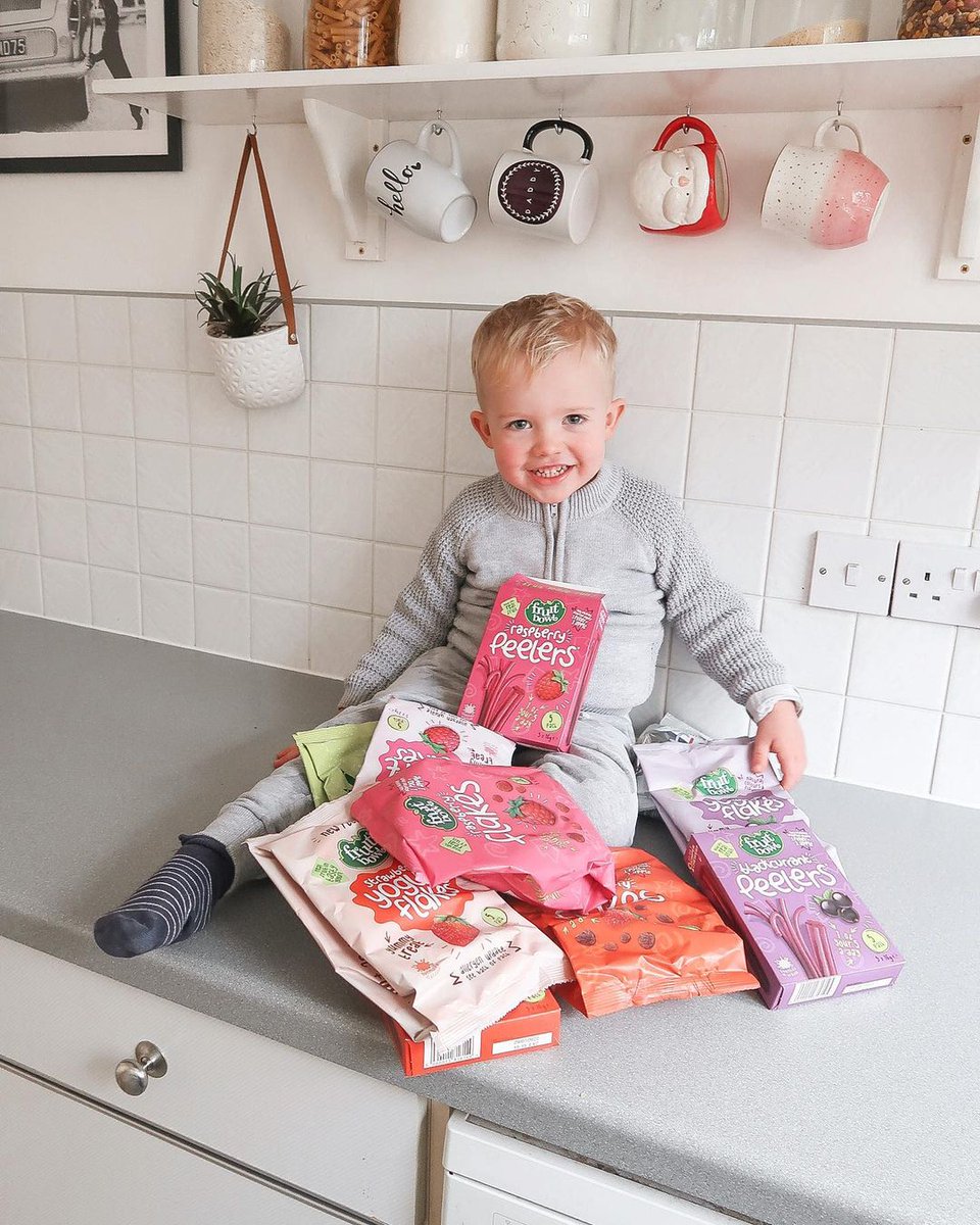 Win!✨ As today is #WorldKindnessDay, we're giving away FIVE bundles of Fruit Bowl goodies to give you a hand with filling your lunchboxes this month! ! To enter simply like this post, follow @FruitBowlFamily and tag a friend! Good luck! #FruitMadeFun @_littlesnippets