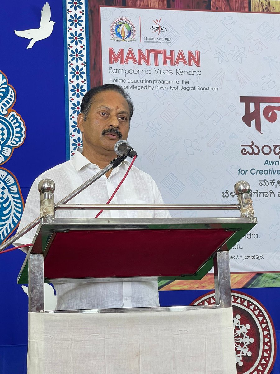 SounManjappa's tweet photo. ದಿವ್ಯ ಜ್ಯೋತಿ ಜಾಗೃತಿ ಸಂಸ್ಥಾನ ವತಿಯಿಂದ ನಡೆದ ಕನ್ನಡ ರಾಜ್ಯೋತ್ಸವ ಮತ್ತು ಮಂಥನೋತ್ಸವ ಕಾರ್ಯಕ್ರಮದಲ್ಲಿ ಆಪ್ ಮುಖಂಡರಾದ ಶ್ರೀ ಸೌಂದರ್ಯ ಮಂಜಪ್ಪ ಮತ್ತು ದಾಸರಹಳ್ಳಿ ವಿಧಾನಸಭಾ ಕ್ಷೇತ್ರದ ಅಧ್ಯಕ್ಷರಾದ ಶ್ರೀ ಕೀರ್ತನ್ ಕುಮಾರ ಮಂಜಪ್ಪನವರು ಭಾಗವಹಿಸಿದರು. https://t.co/I8uWHz4eMU