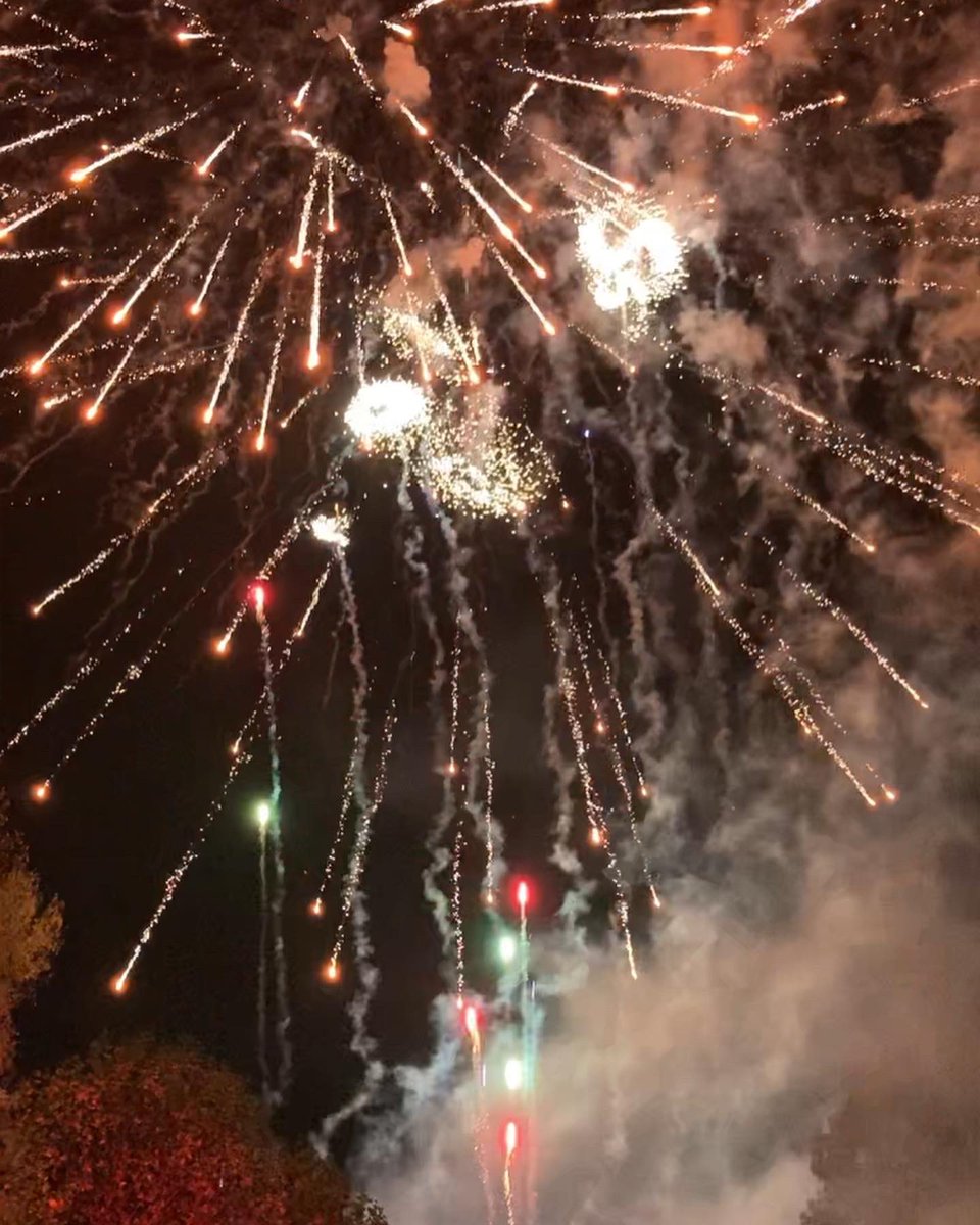WestFireworks's tweet photo. Last show of the season for #bonfirenight #GuyFawkes 2022!
Its been a fantastic seasoneven though a tad soggy! we have loved working with all of the Phoenix Firers who make these displays possible 🙏🏻
#phoenixfireworkswest #phoenixfireworks #fireworkdisplay #professionalfireworks https://t.co/w6DkXniaGy
