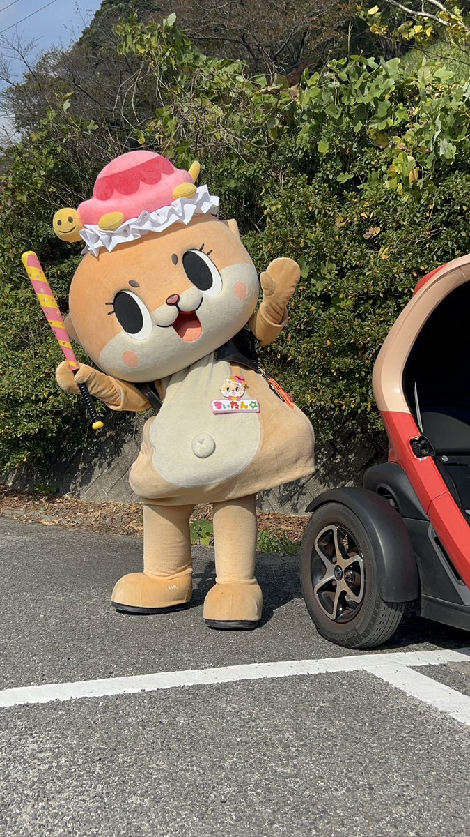 yoshica_smile's tweet photo. ちぃたん☆RIDE189グリーティング②

ポージングの後は、車の向こうからこちらを覗いてる可愛いちぃたん☆❤️

可愛い仕草と行動を熟知しているちぃたん☆にみんなメロメロですっ🥰🥰🥰💕💕

楽しい時間をありがとう〜❣️

@chiitan7407 https://t.co/QLswQuAXrd