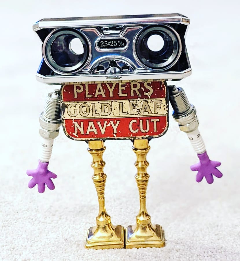 I don't often make Junkbots with Tobacco Tins but this one called to me.
junkbotsrobots.etsy.com
#ukgiftam #ukgifthour #SundayMorning