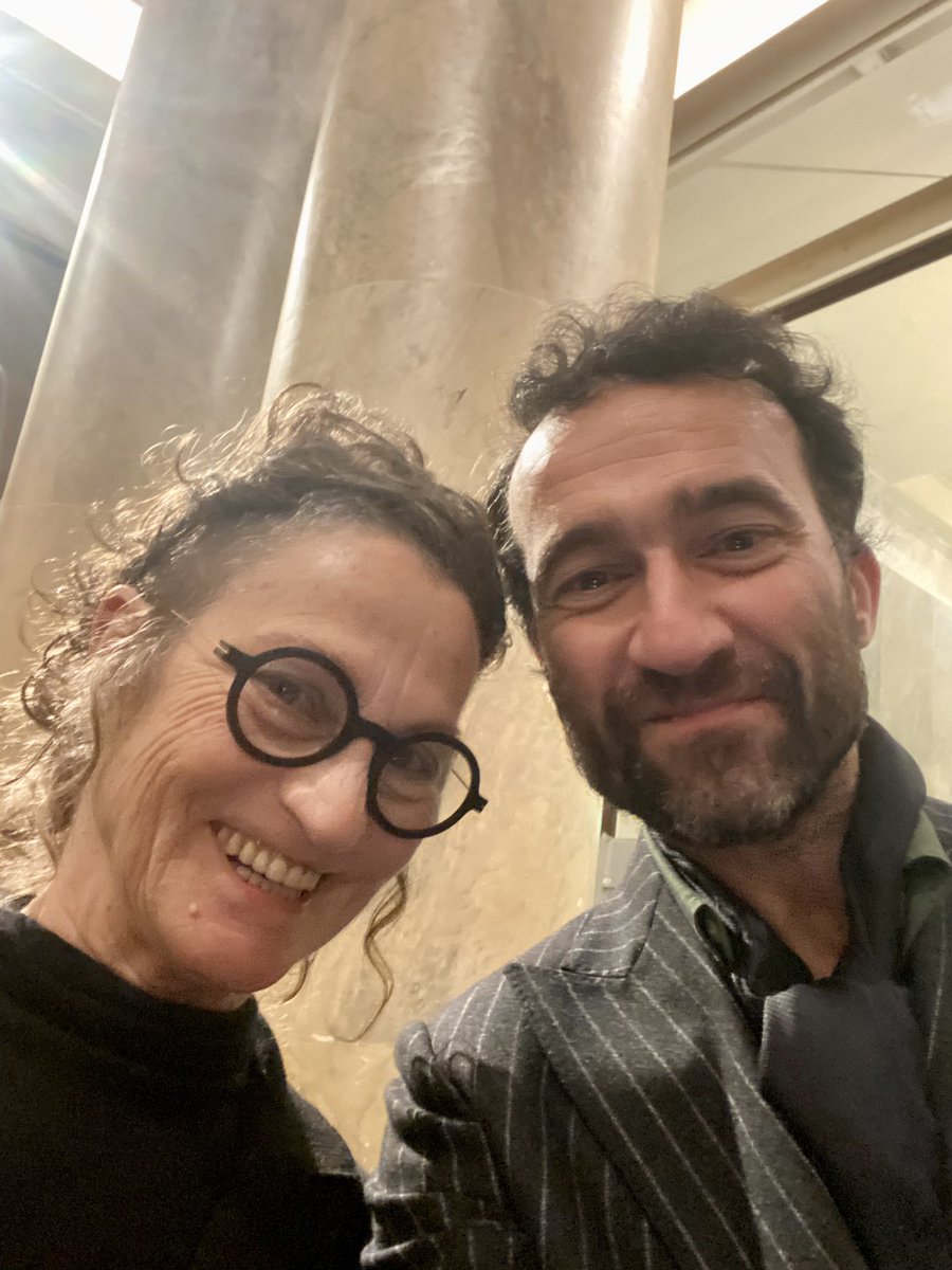 PLungheretti's tweet photo. 🙌Magnifique @robynorlin à @TheatreChaillot Commandeur des Arts et Lettres 🎉 #RobynOrlin #ChaillotDanse #TheatreChaillot @MinistereCC https://t.co/ABb82o4t3D