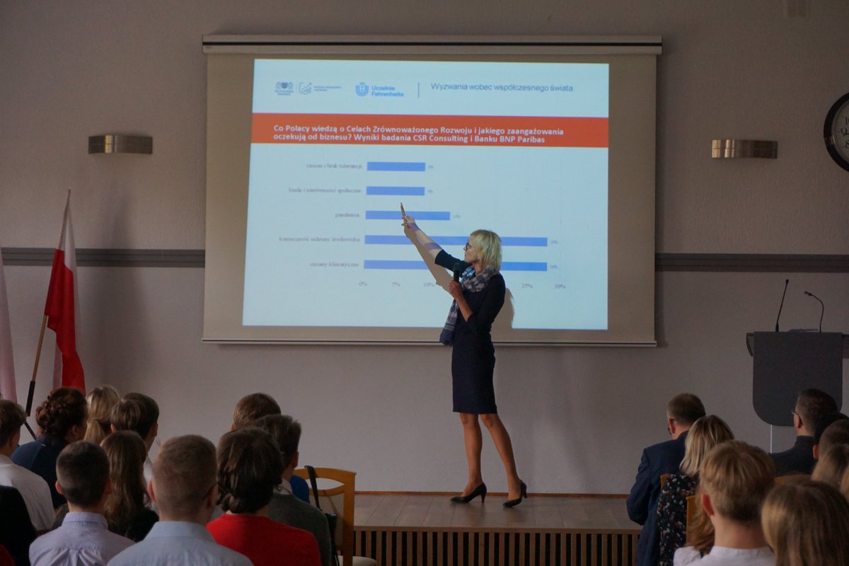 tech4_health's tweet photo. 4 listopada przeprowadziliśmy warsztaty pt. "Co możesz zrobić dla planety? Nauka dla społeczeństwa - realizacja celów zrównoważonego rozwoju" z licealistami z II LO w Elblągu. Było wspaniale! Dziękujemy za spędzony wspólnie czas. https://t.co/cuiGM1Lfnv