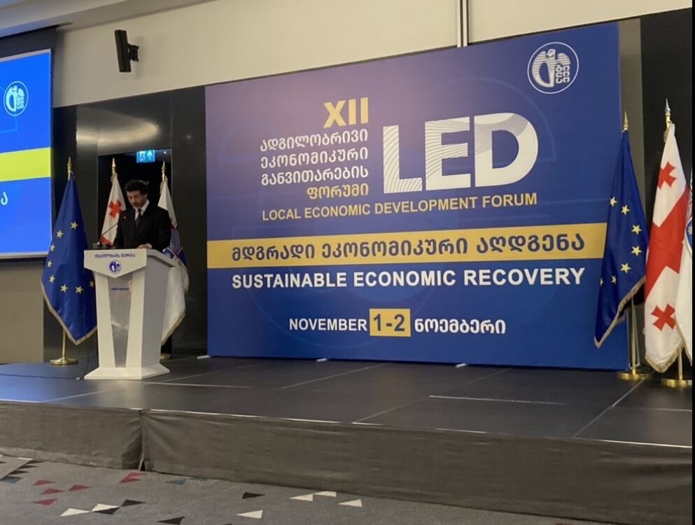 Nach fast 30 Jahren zurück zu meinen Wurzeln und das zu einem offiziellem Anlass.

Ich durfte beim nationalen Wirtschaftsforum #LED in <a href="/TbilisiCity/">Tbilisi City Hall</a> 🇬🇪 das Smart-City-Projekt <a href="/freiburg/">Freiburg im Breisgau</a> und die Beteiligungsformate von <a href="/vote_rookie/">Vote Rookie</a> vorstellen.
#Deutschland #Georgien @digitalfreiburg